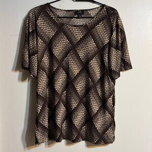 L.E. Women's Brown and Cream Patterned Top